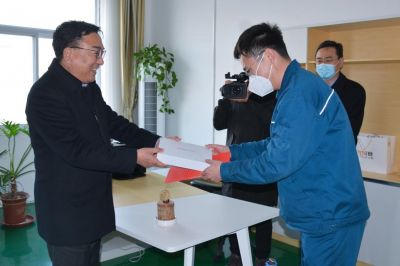 山東省濰坊市人大常委會(huì )副主任范福生蒞臨山東國邦藥業(yè)指導慰問(wèn)